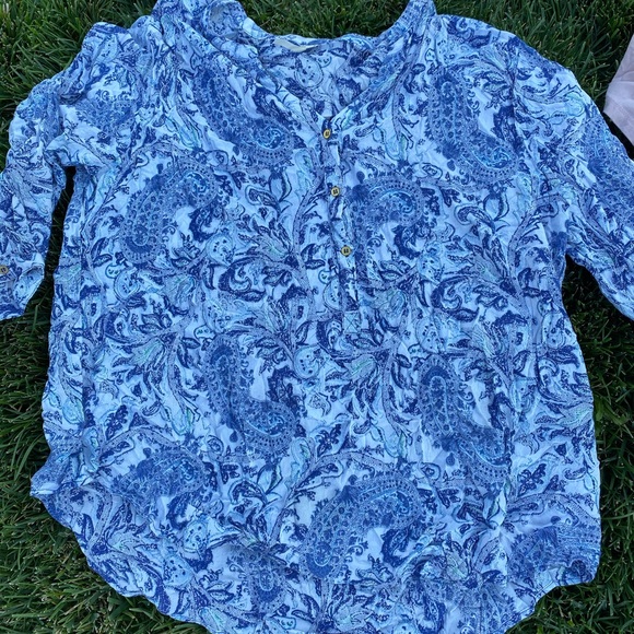 Plus size shirt bundle - Picture 2 of 6